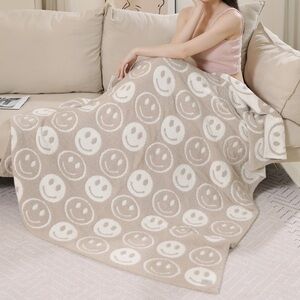 ComfyLuse Mini Happy Face Pattern Luxury Soft Throw Blanket, 50"L x 60"W
